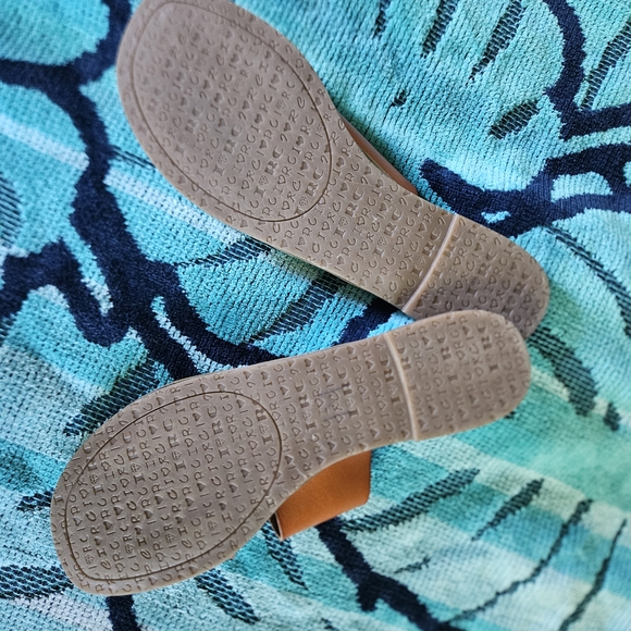 Vegan Leather Sandals - Picture 3 of 9